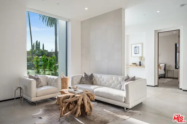 $23,000 | 200 North Doheny Drive, Beverly Hills, CA 90211