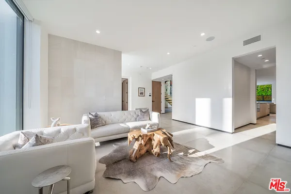 $23,000 | 200 North Doheny Drive, Beverly Hills, CA 90211