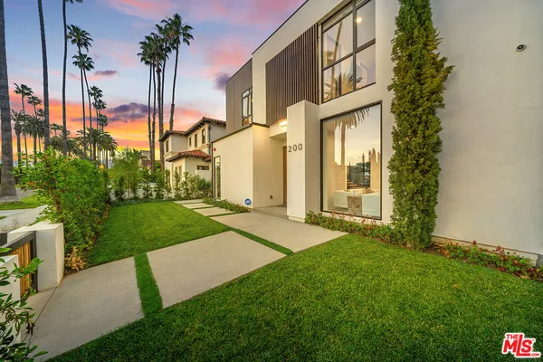 $23,000 | 200 North Doheny Drive, Beverly Hills, CA 90211
