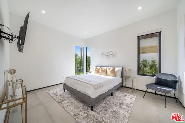 $23,000 | 200 North Doheny Drive, Beverly Hills, CA 90211