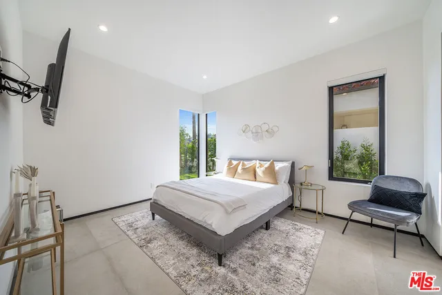 $23,000 | 200 North Doheny Drive, Beverly Hills, CA 90211