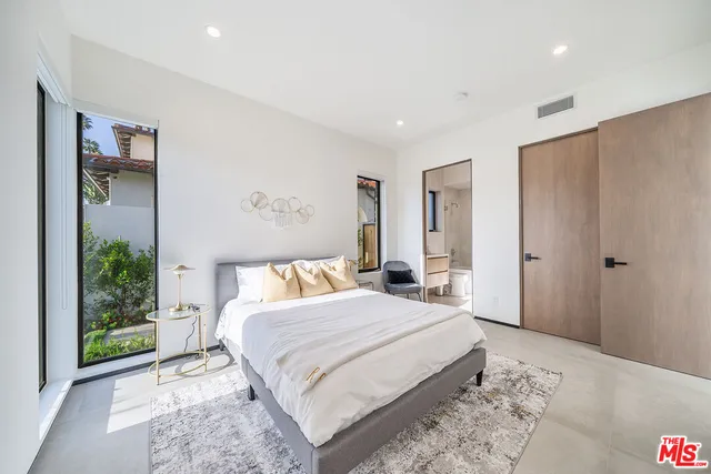 $23,000 | 200 North Doheny Drive, Beverly Hills, CA 90211