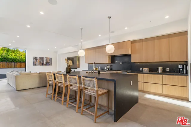 $23,000 | 200 North Doheny Drive, Beverly Hills, CA 90211