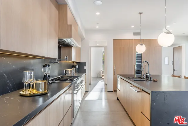 $23,000 | 200 North Doheny Drive, Beverly Hills, CA 90211