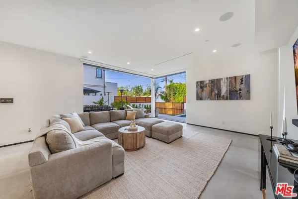 $23,000 | 200 North Doheny Drive, Beverly Hills, CA 90211