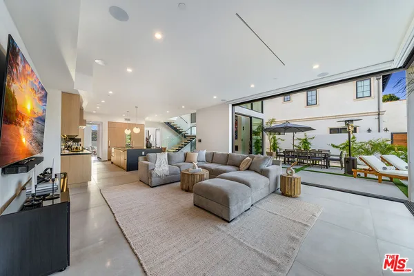 $23,000 | 200 North Doheny Drive, Beverly Hills, CA 90211