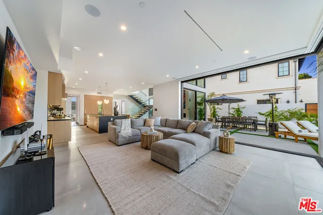 $23,000 | 200 North Doheny Drive, Beverly Hills, CA 90211