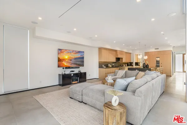 $23,000 | 200 North Doheny Drive, Beverly Hills, CA 90211