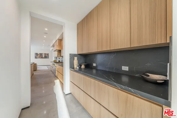 $23,000 | 200 North Doheny Drive, Beverly Hills, CA 90211