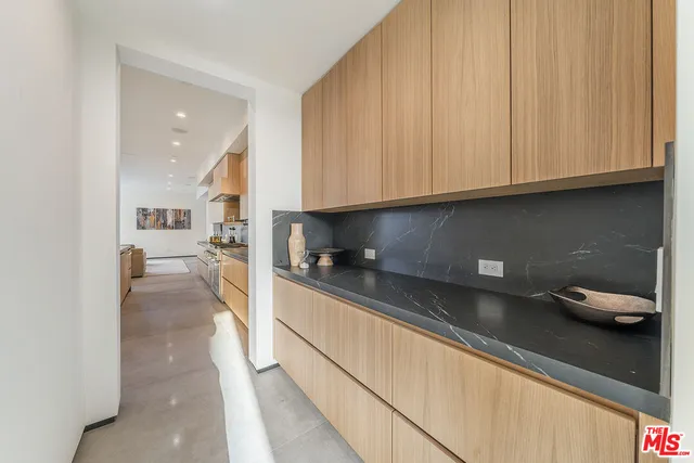 $23,000 | 200 North Doheny Drive, Beverly Hills, CA 90211