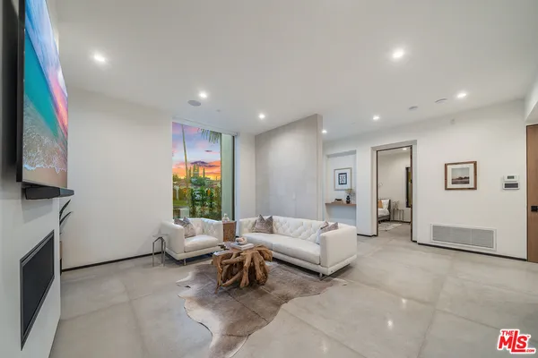 $23,000 | 200 North Doheny Drive, Beverly Hills, CA 90211