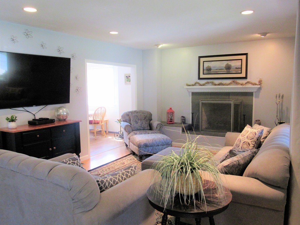 12 Hillcrest Road Dracut, MA 01826 - Photo 3 of 18