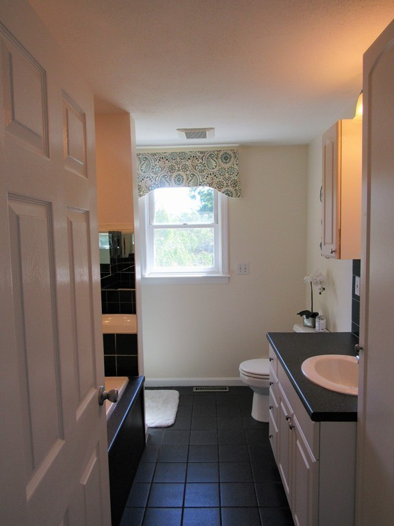 12 Hillcrest Road Dracut, MA 01826 - Photo 9 of 18