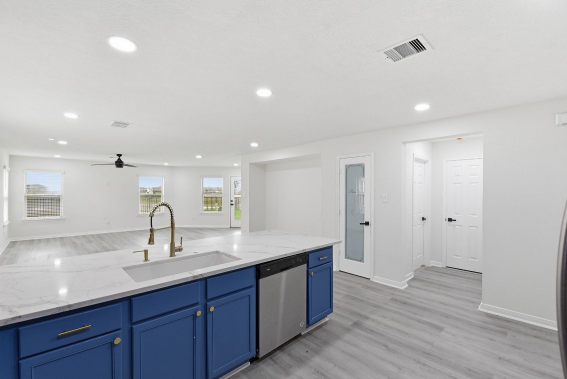 10433 Russell Pines Drive Rosharon, TX 77583 - Photo 9 of 22
