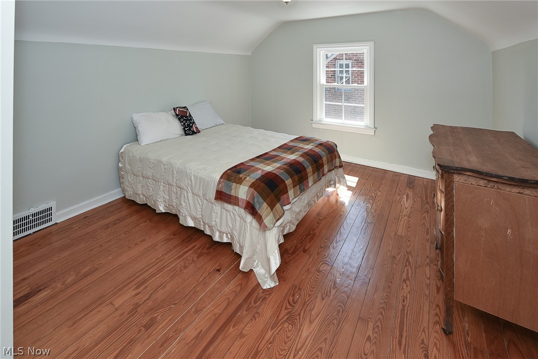 2375 Saybrook Road Cleveland, OH 44118 - Photo 30 of 35