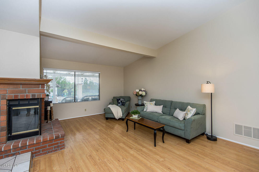 13770 Gunsmoke Road Moorpark, CA 93021 - Photo 5 of 41 13770 Gunsmoke -5