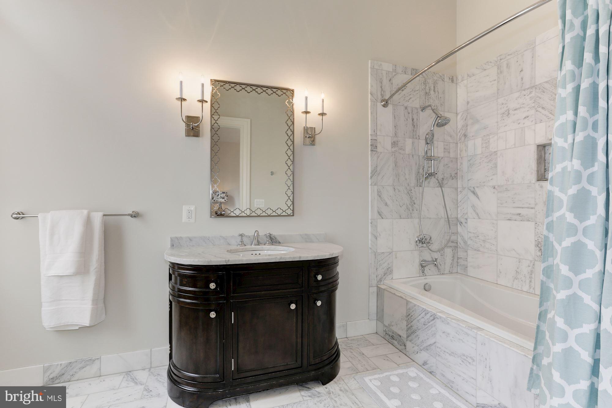 906 Turkey Run Road McLean, VA 22101 - Photo 34 of 52 a bathroom with a sink a mirror and a bathtub