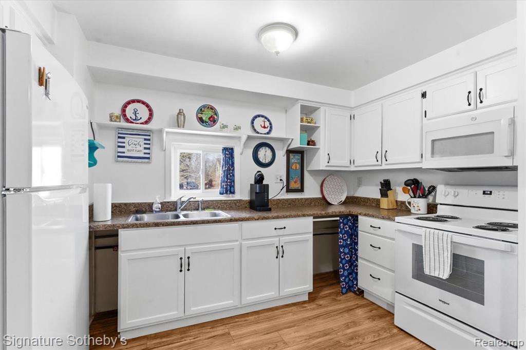 6997 Lakeshore Road Lexington, MI 48450 - Photo 11 of 55