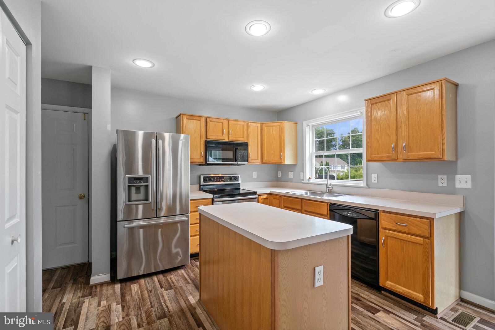 3 Inman Overlook Stafford, VA 22556 - Photo 11 of 45 Sizable island adding counter space