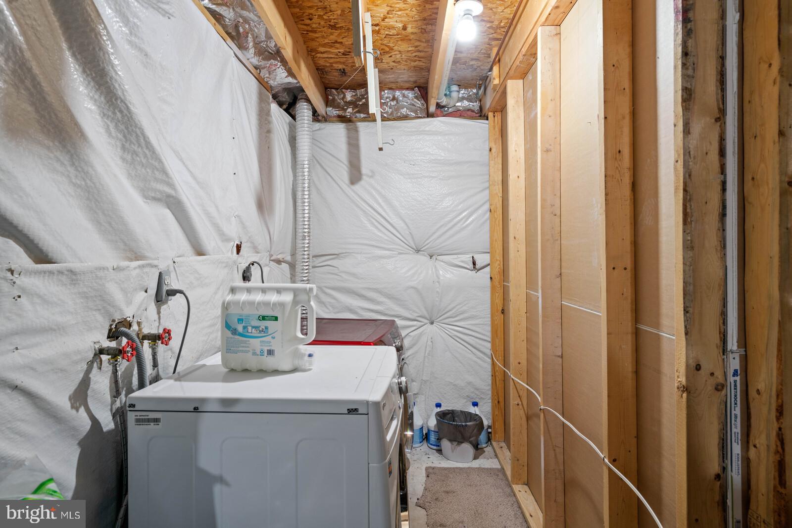 3 Inman Overlook Stafford, VA 22556 - Photo 36 of 45 Laundry room