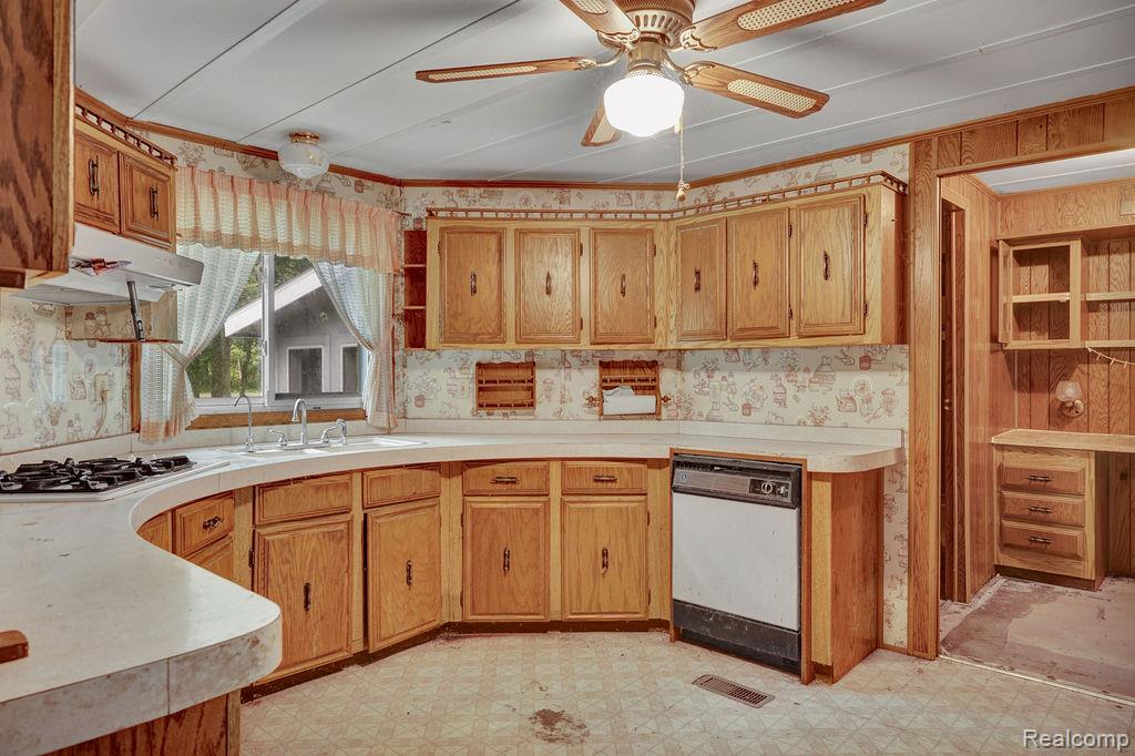 4137 Port Austin Road Caseville, MI 48725 - Photo 11 of 37 DSC07622.jpg