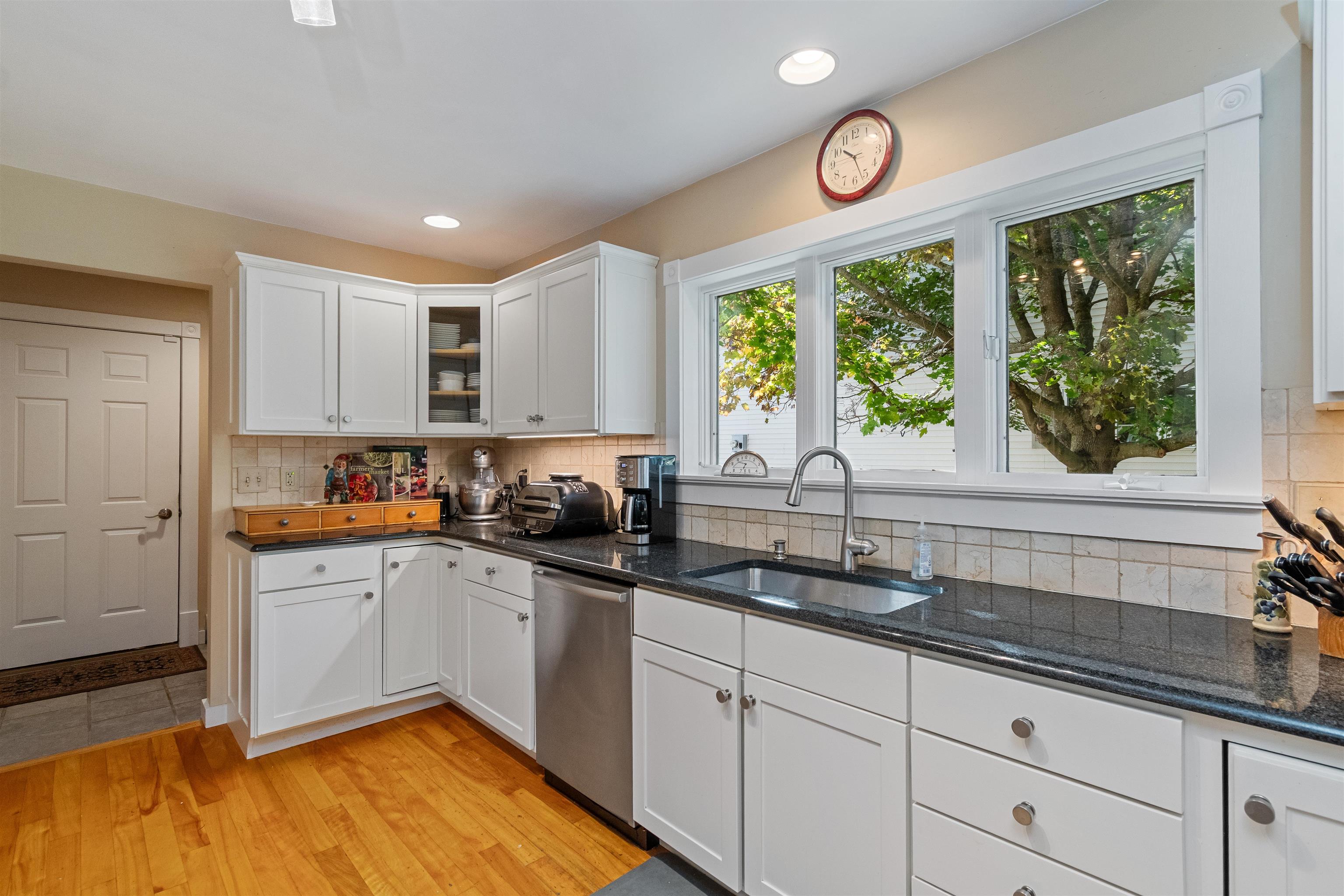 442 Bittersweet Circle Williston, VT 05495 - Photo 18 of 42