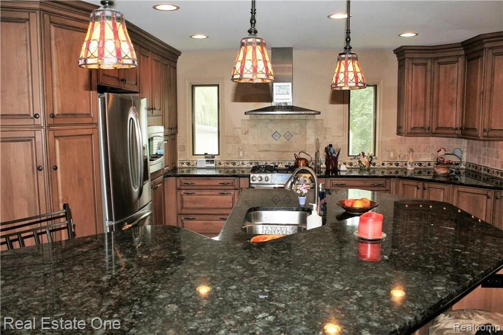 28693 Salem Road Farmington, MI 48334 - Photo 7 of 35