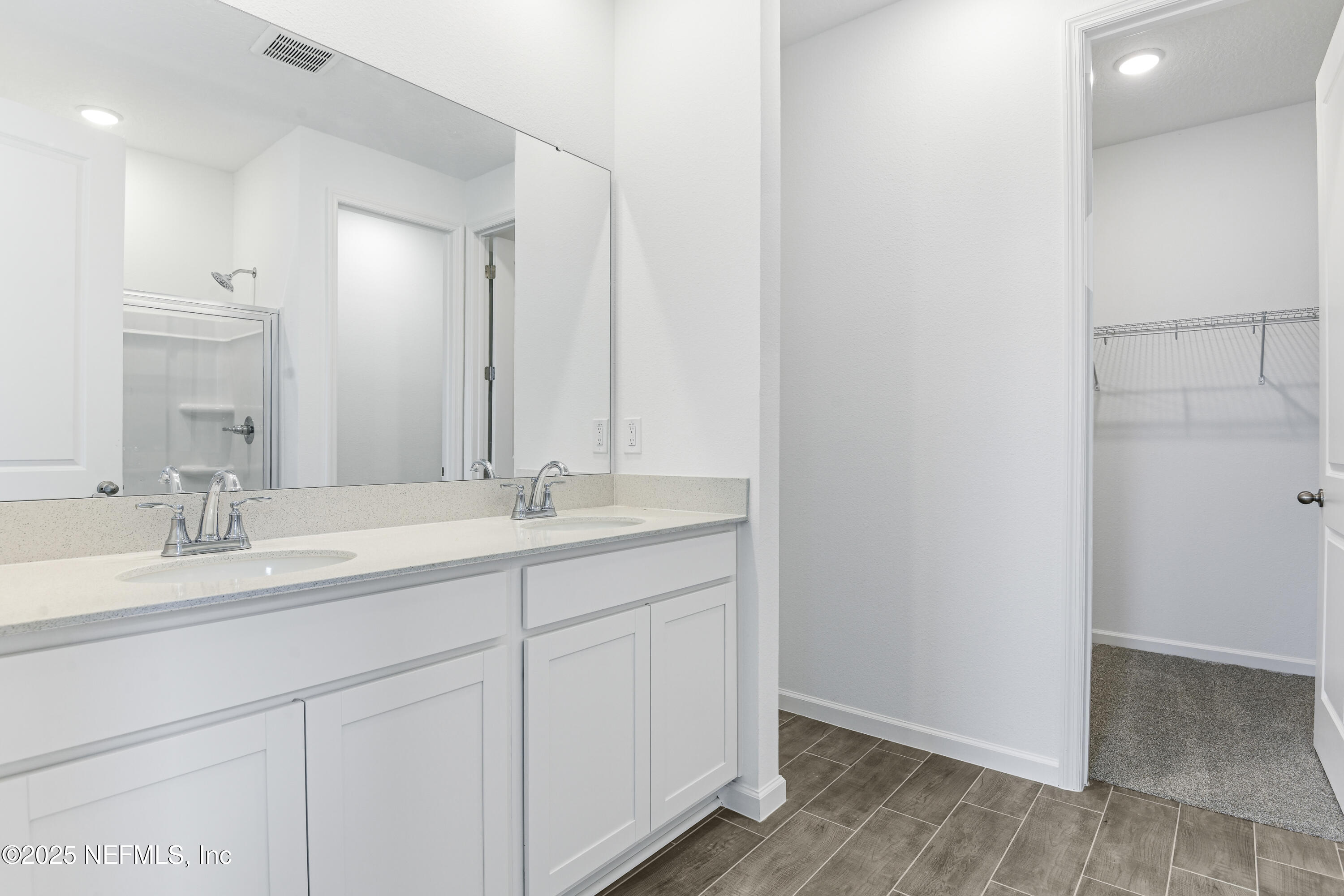 328 Alexandrite Street DeLand, FL 32720 - Photo 11 of 16 a bathroom with 2 sink and a mirror
