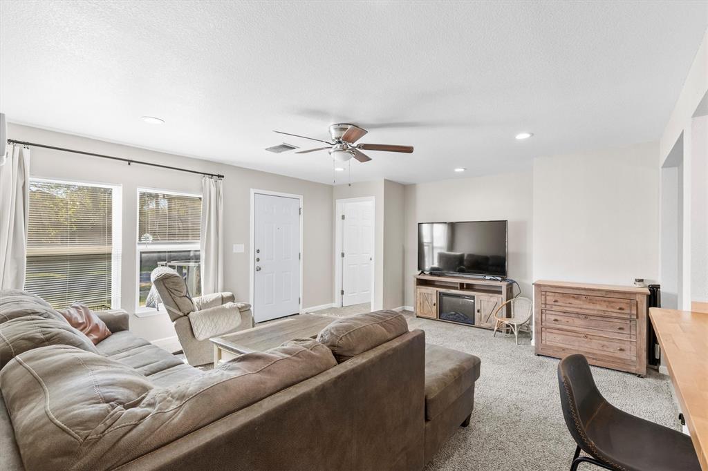101 3rd Street Valley View, TX 76272 - Photo 4 of 32 Gallery Image 4