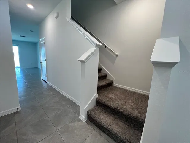a view of entryway and kitchen