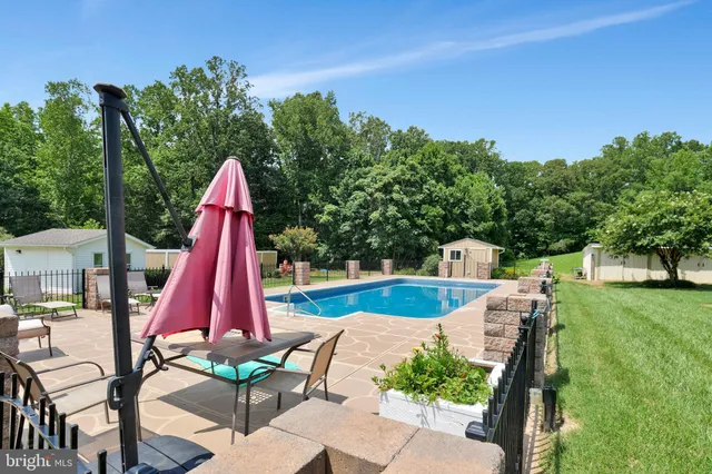 a view of outdoor sitting space
