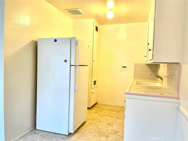 $1,890 | 1433 North Bronson Avenue, Unit 2, Hollywood, CA 90028