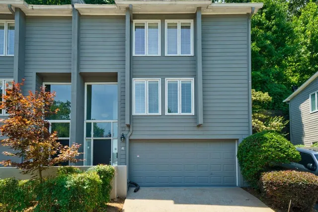 $2,950 | 4010 Roswell Road Northeast, Unit A4, Atlanta, GA 30342