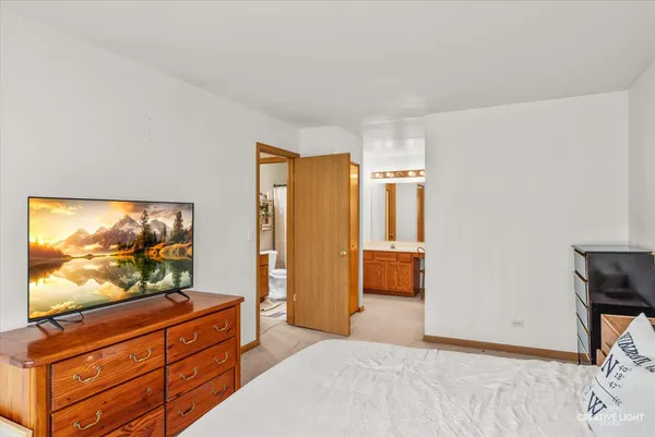 $285,000 | 241 West Washington Street, Oswego, IL 60543