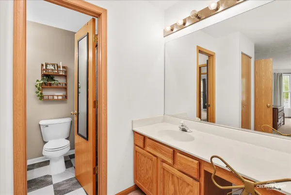$285,000 | 241 West Washington Street, Oswego, IL 60543