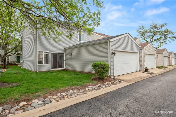$285,000 | 241 West Washington Street, Oswego, IL 60543