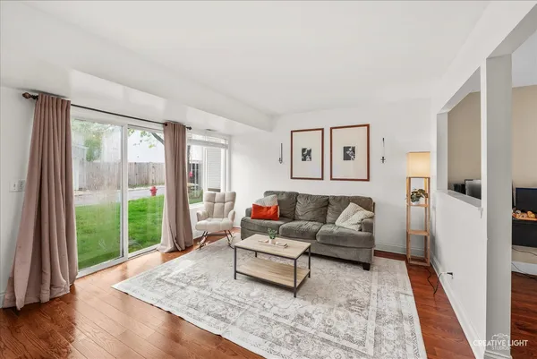 $285,000 | 241 West Washington Street, Oswego, IL 60543