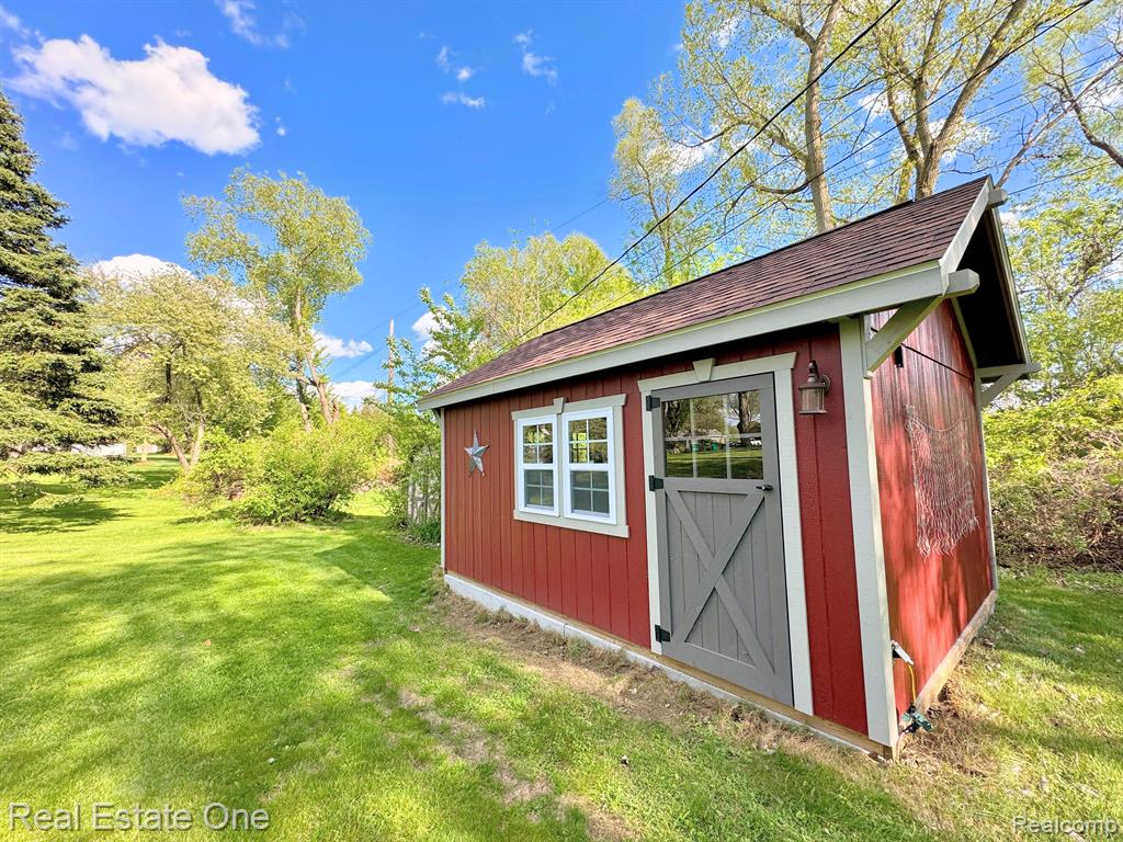 2063 Cole Road Lake Orion, MI 48362 - Photo 35 of 46 Gallery Image 35