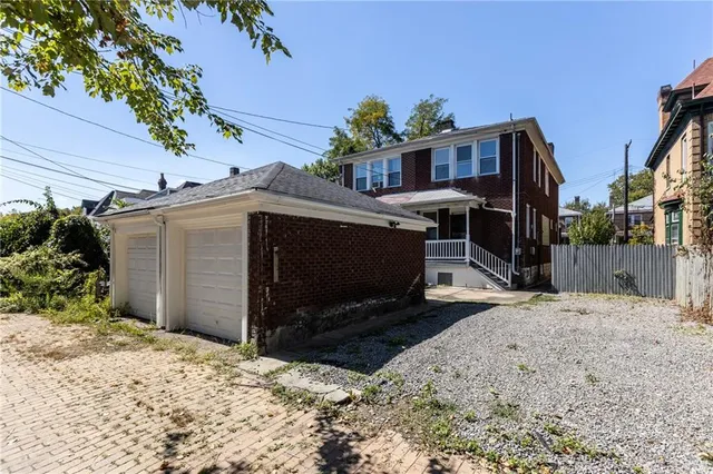 a view of a pathway of the house front of house