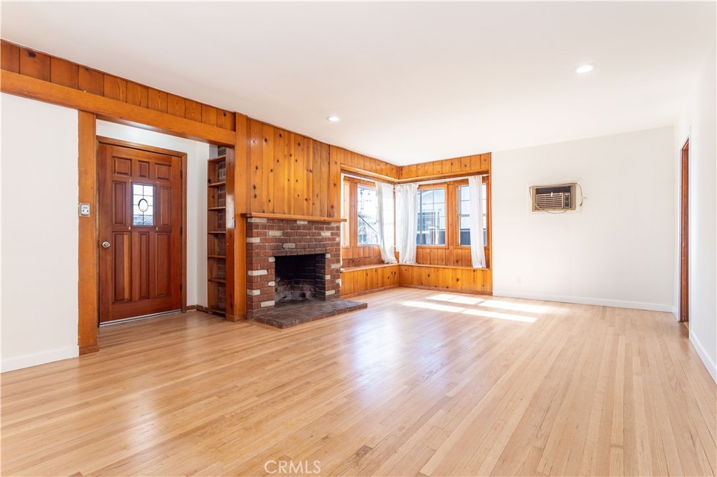 13161 Kelowna Street Pacoima, CA 91331 - Photo 4 of 36