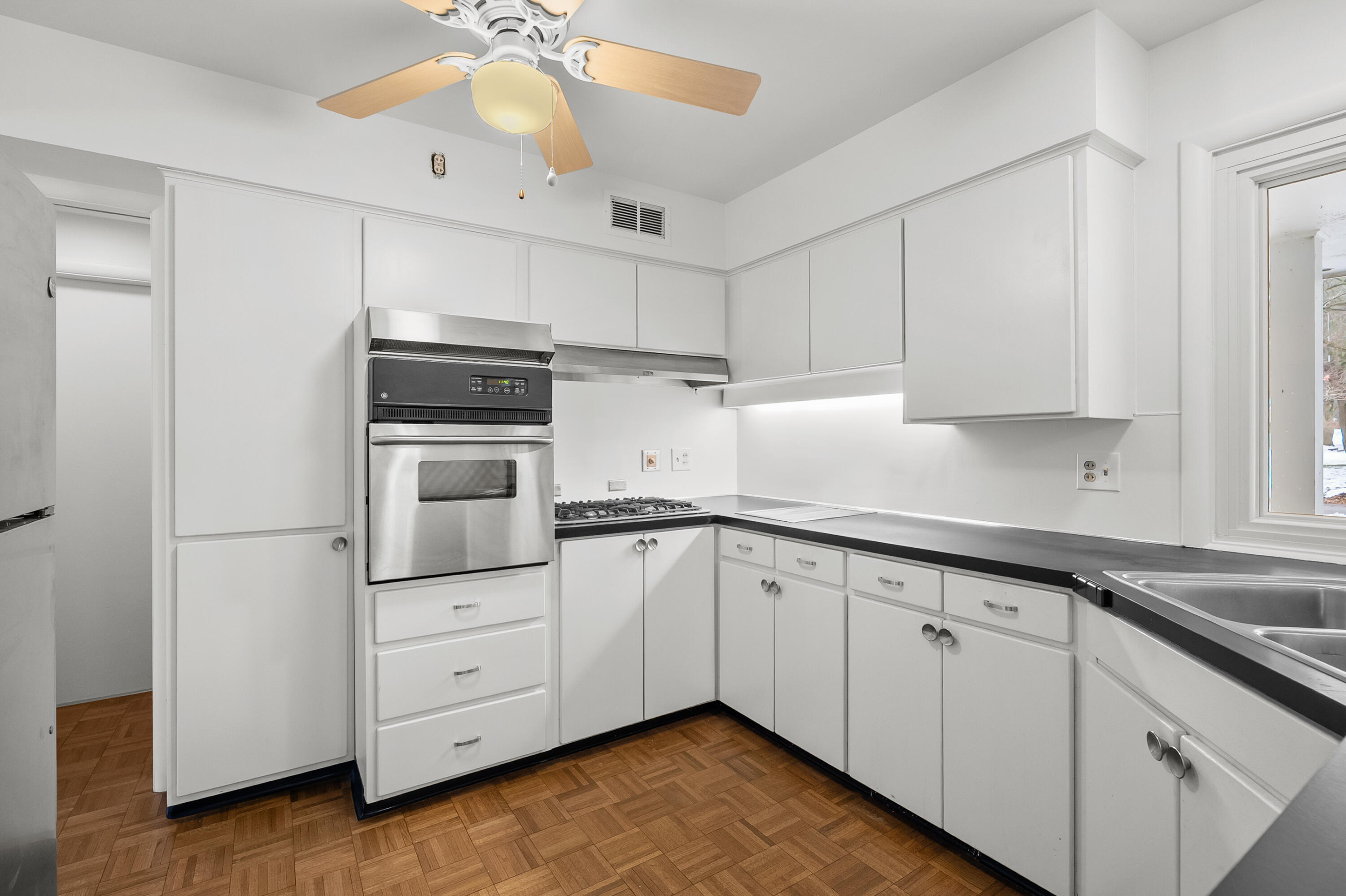 2702 Mockingbird Drive Kalamazoo, MI 49008 - Photo 11 of 36 Kitchen