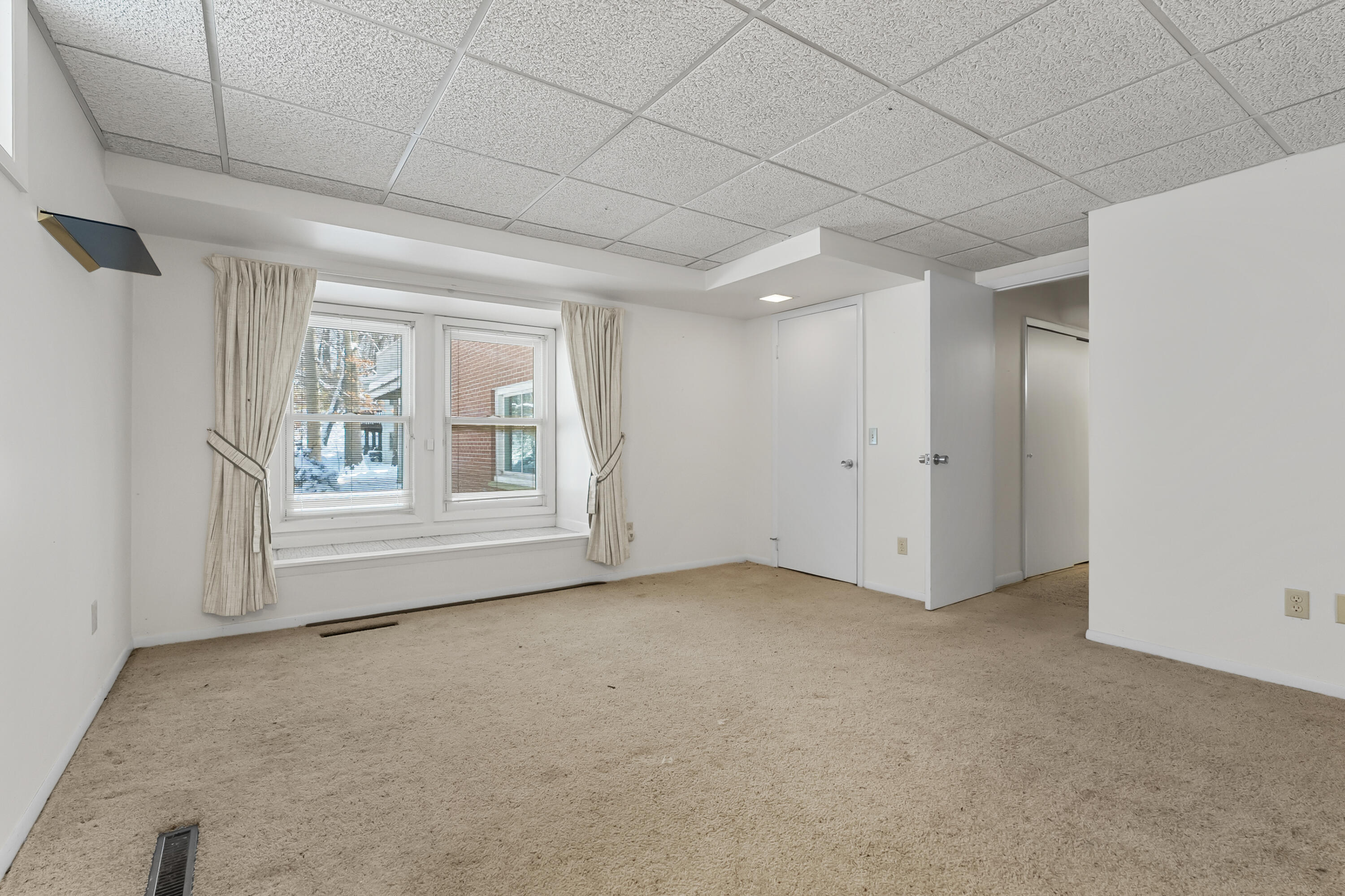 2702 Mockingbird Drive Kalamazoo, MI 49008 - Photo 24 of 36 Mockingbird Ave 2702 Kalamazoo 49008-33