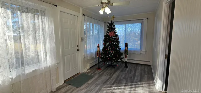 a very nice looking room with a chair