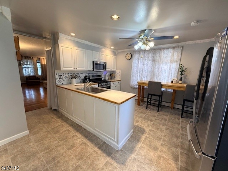 436 Knickerbocker Avenue Paterson, NJ 07503 - Photo 8 of 44