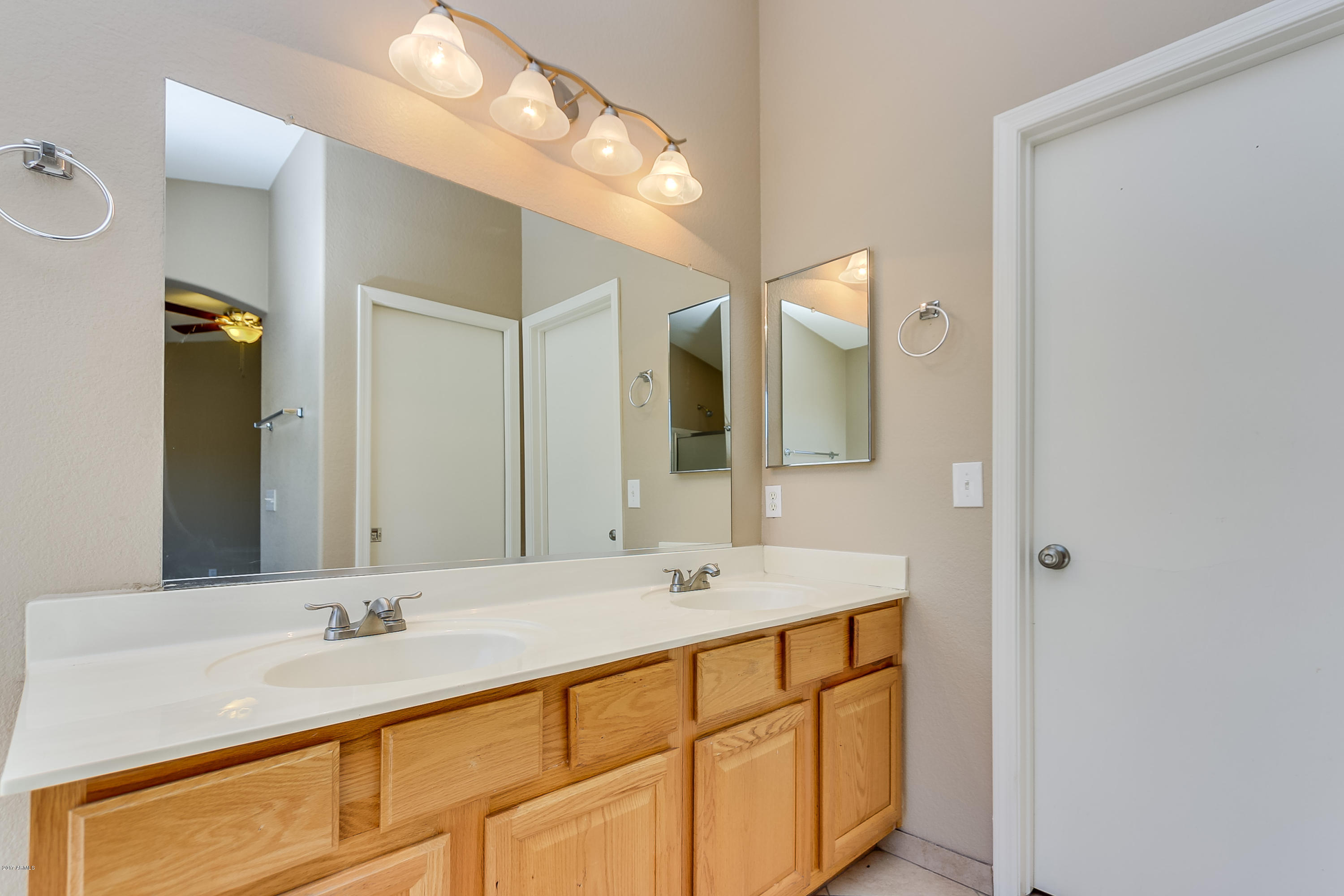 1922 East Darrel Road Phoenix, AZ 85042 - Photo 11 of 14 Darrel-38