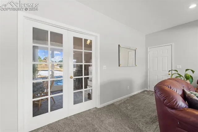 a view of livingroom with furniture