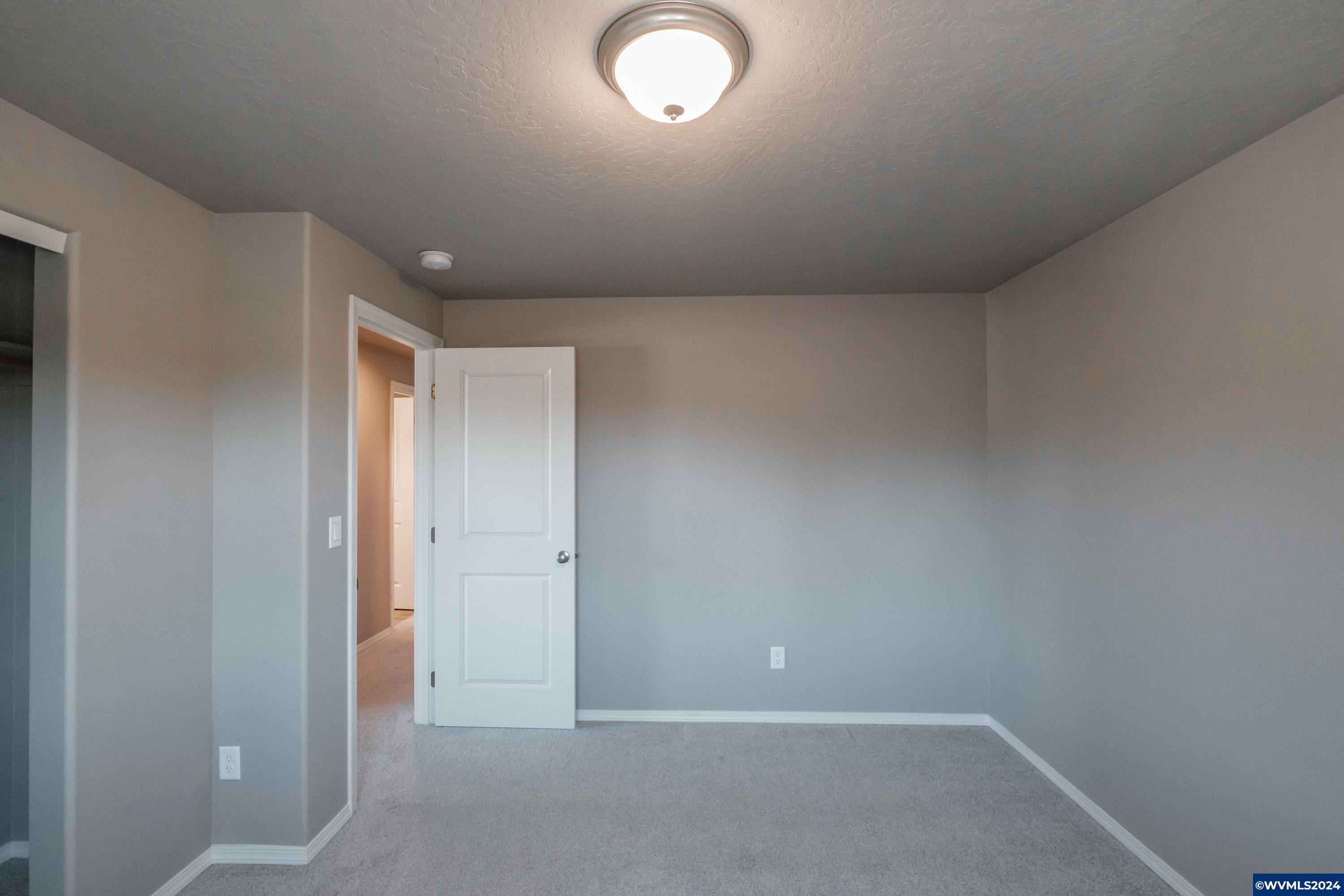 726 Cheadle Lake Lebanon, OR 97355 - Photo 26 of 34