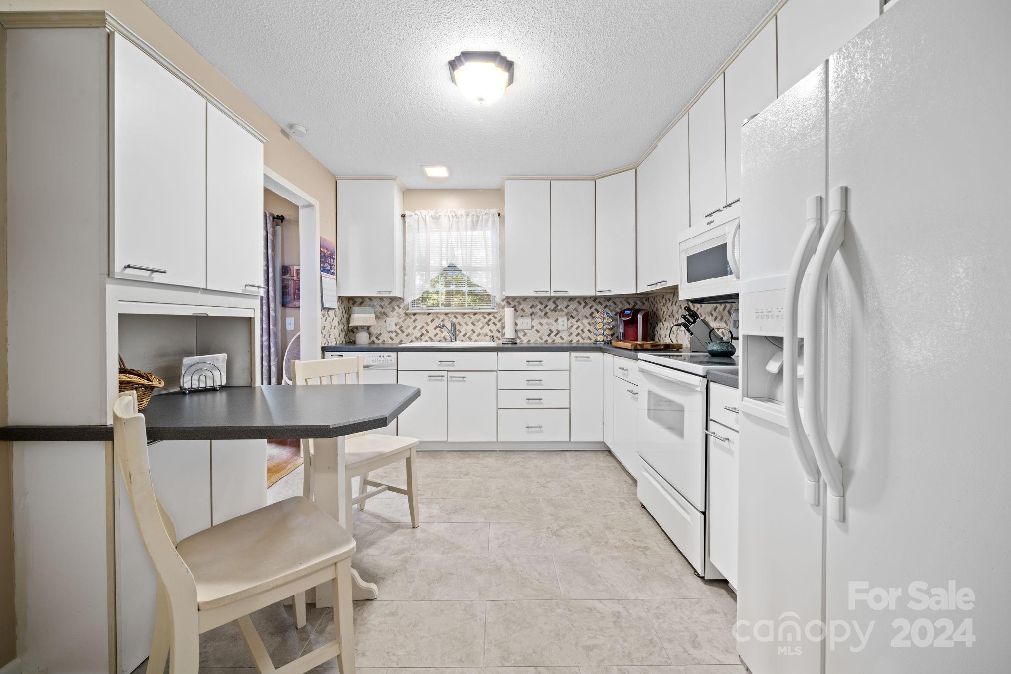 6024 Heath Valley Road Charlotte, NC 28210 - Photo 14 of 37 Gallery Image 14
