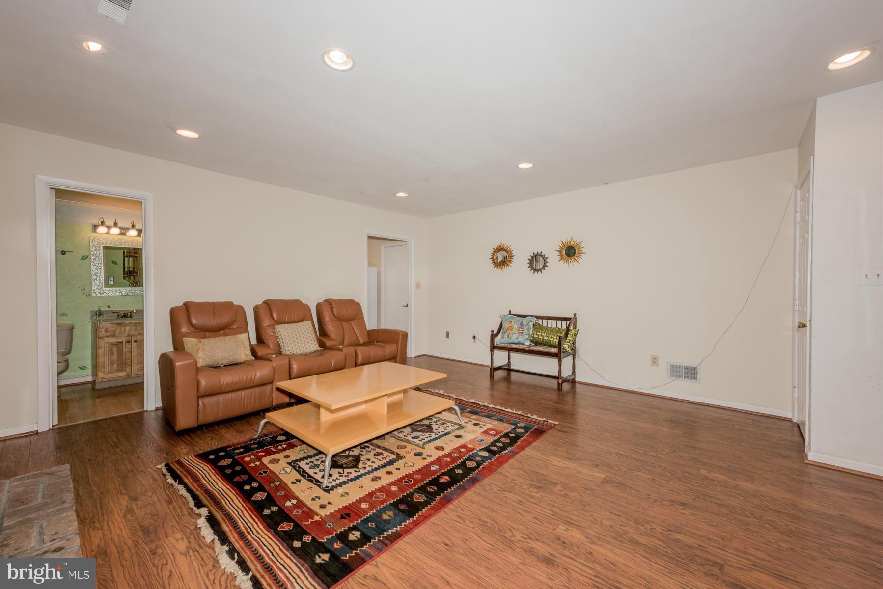 2207 Ridge Road Reisterstown, MD 21136 - Photo 8 of 29 Family Room