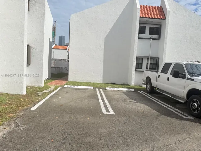 $3,100 | 1990 Brickell Avenue, Unit O, Miami, FL 33129